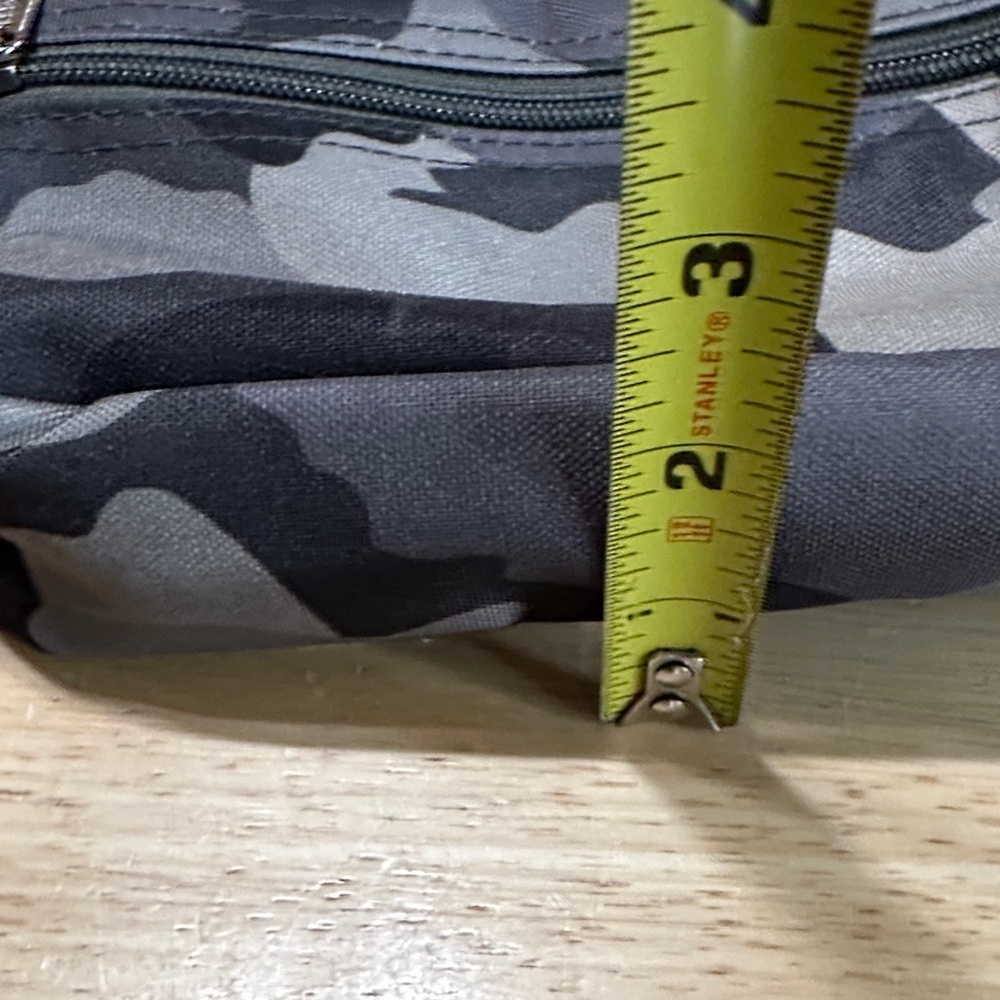 L.L. Bean green Camouflage Pouch Bag - Picture 11 of 11